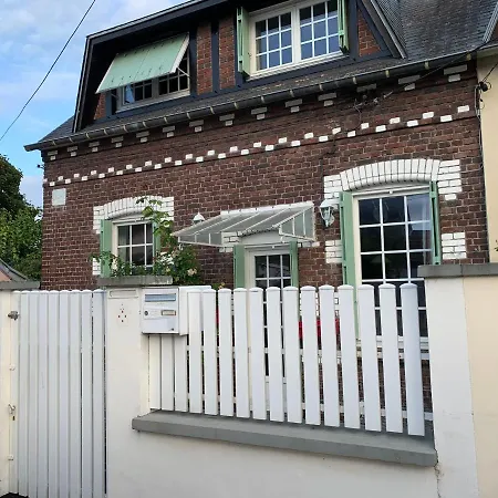 Holiday home Agreable Maison De Ville, Pres Jardin Des Plantes Le Petit-Quevilly